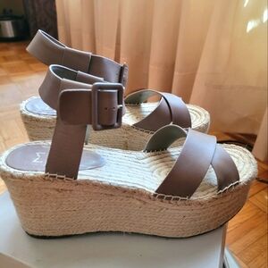 Marc Fisher Randall Platform Sandal Size 11 Taupe Leather